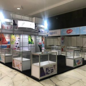 Stands de postes octanorm